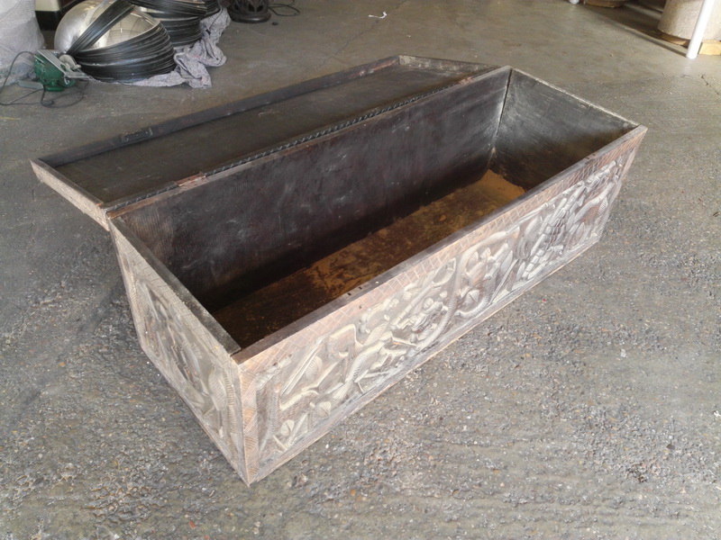 baul tallado africa.madera 55x160x58 (58eu.) 1u